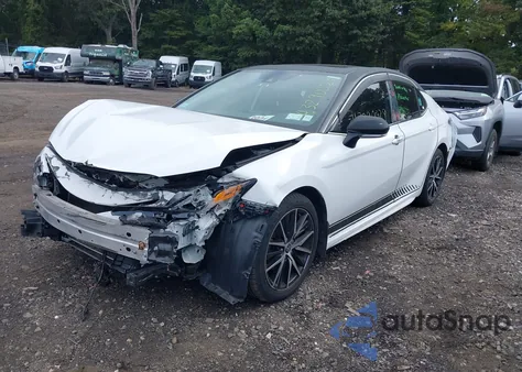 2022 Toyota Camry Se z USA, uszkodzony, nr VIN 4T1T11AK4NU641826